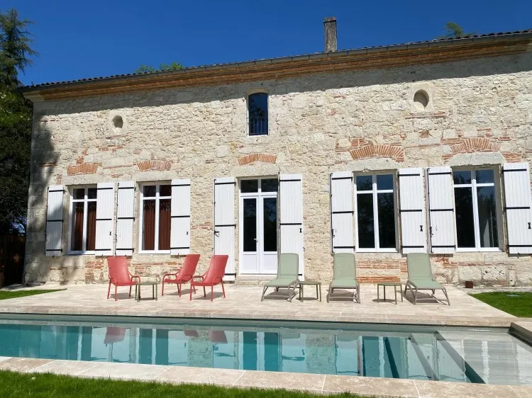 Stone holiday home with pool, South-West France